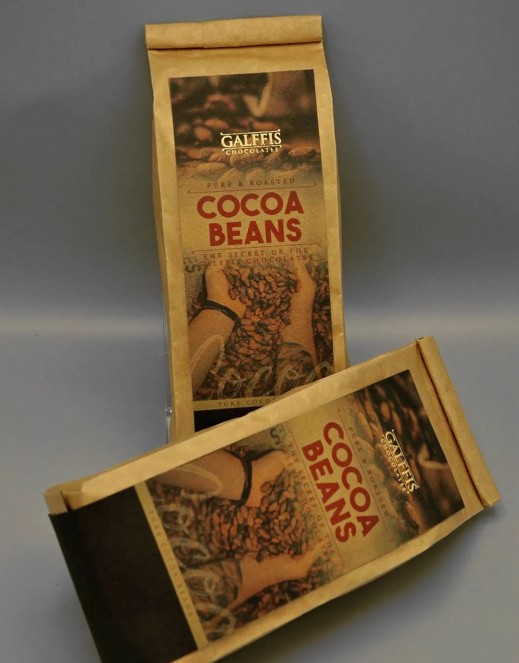Boabe de cacao GALFFIS &icirc;n ambalaj de h&acirc;rtie &mdash; una dintre soluțiile noastre de ambalare de odinioară.